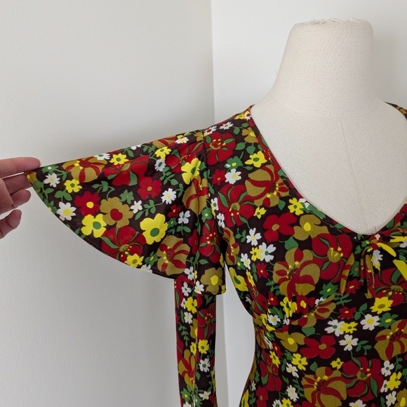 70's Floral Maxi Dress Cape Long Sleeve V-neck Fitted Flare - Picture 9 of 14